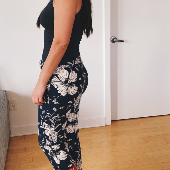 Cute flower Zara pants - Picture 2 of 2